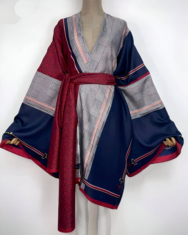 Kimono patchwork bleu marine, rouge et à carreaux, avec ceinture, style unique. Boutique de kimonos en ligne.