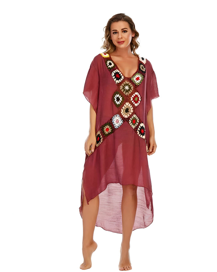Femme portant un kimono bordeaux en maille, style bohème. Vêtement de plage tendance, idéal pour l'été. Découvrez notre collection de kimonos uniques.