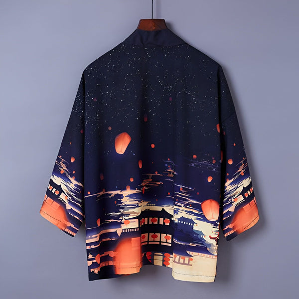 Kimono imprimé nuit étoilée et lanternes. Vêtement japonais traditionnel, idéal pour un style unique. Découvrez notre collection de kimonos authentiques.