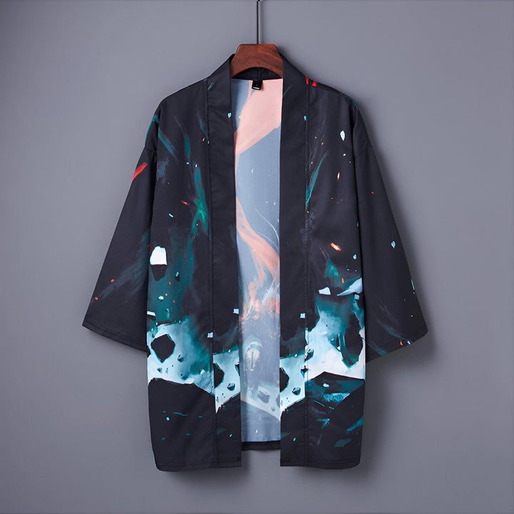 Kimono pour hommes avec un motif abstrait coloré, suspendu. Vêtement de style japonais. Disponible à l'achat en ligne.