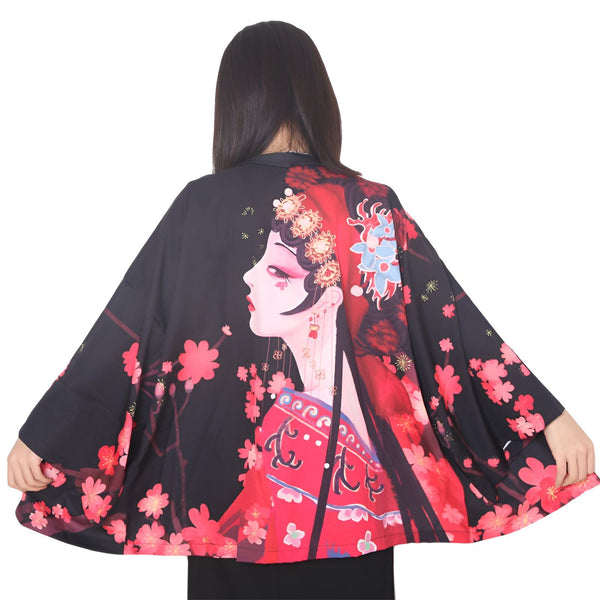 Kimono imprimé avec une femme japonaise et des fleurs de cerisier. Vêtement de style traditionnel japonais. Kimonos pour femmes disponibles à l'achat.