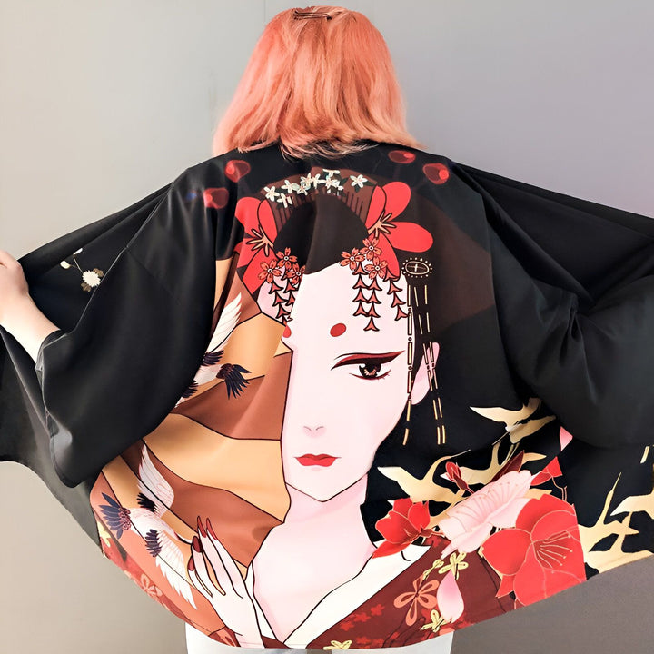 Kimono noir avec imprimé de geisha et de grues, style japonais traditionnel et élégant. Idéal pour un look unique et tendance.