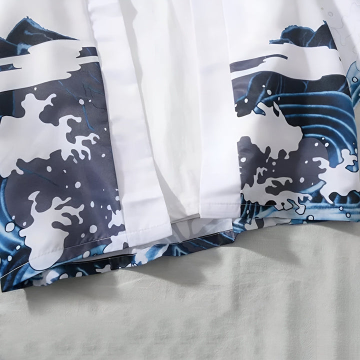 Kimono blanc avec motif de vagues japonaises bleues. Vêtement traditionnel japonais, veste ample et confortable. Kimono de notre collection.