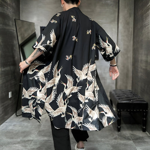 Kimono noir pour homme avec motifs de grues blanches. Vêtements japonais traditionnels disponibles à l'achat. Style unique et élégant. Découvrez notre collection de kimonos.