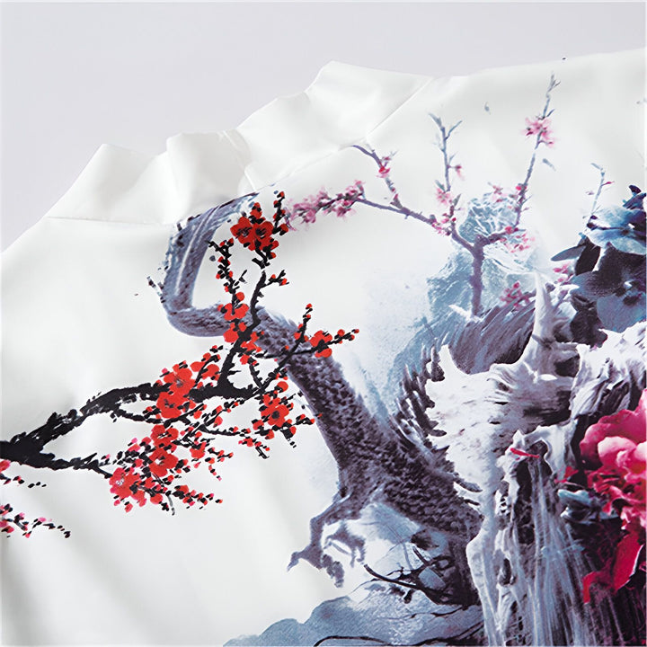 Détail du kimono blanc avec imprimé floral et paysage japonais. Vente de kimonos en ligne.