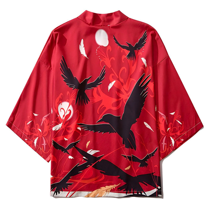 Kimono rouge avec motifs de corbeaux noirs en vol et fleurs stylisées. Vêtement traditionnel japonais revisité avec une touche moderne. Idéal pour un look unique et tendance. Découvrez notre collection de kimonos.