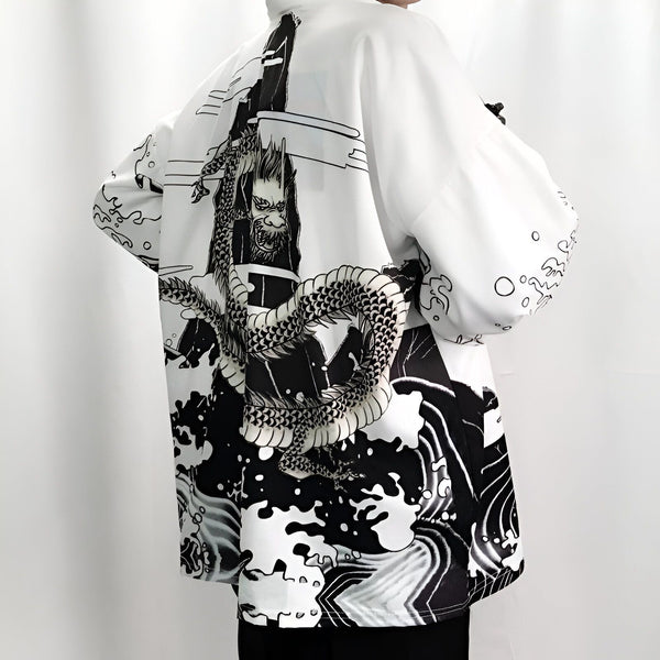 Kimono blanc avec imprimé de dragon noir. Vêtement de style japonais, idéal pour un look unique et tendance. Découvrez notre collection de kimonos originaux.