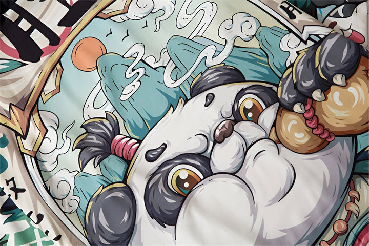 Détail d'un kimono avec motif panda cartoon, montagnes, nuages et soleil, style japonais traditionnel revisité. Vêtements japonais uniques en vente.