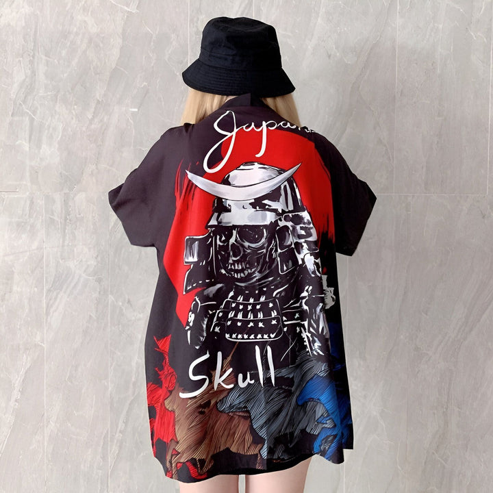 Kimono noir avec motif de crâne de samouraï japonais. Vêtement de style japonais. Idéal pour un look unique et tendance. Découvrez notre collection de kimonos originaux.