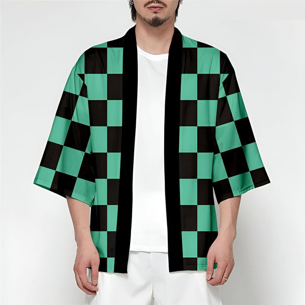 Homme portant un kimono à carreaux verts et noirs. Vêtements japonais traditionnels. Boutique de kimonos en ligne.