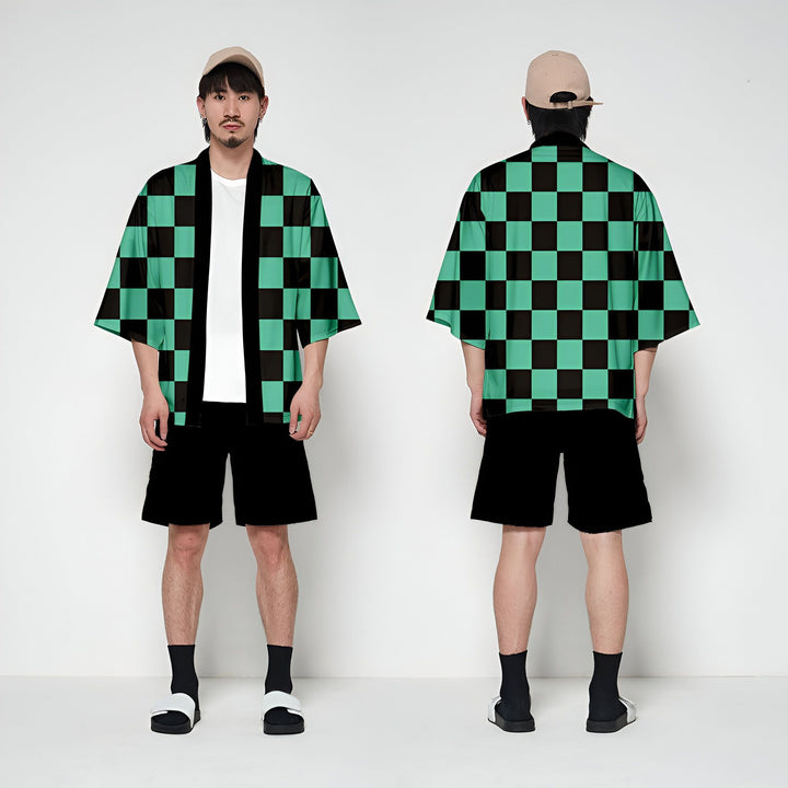 Kimono à carreaux vert et noir porté par un homme, vêtement de style japonais. Collection de kimonos disponibles.