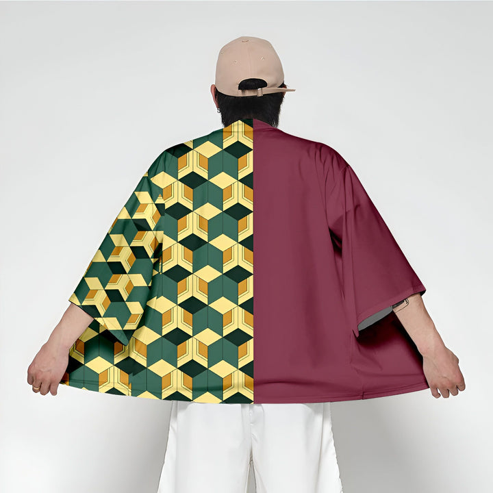Kimono à motifs géométriques jaune et vert, et uni bordeaux. Vêtement de style japonais, vue de dos. Découvrez notre collection de kimonos uniques.