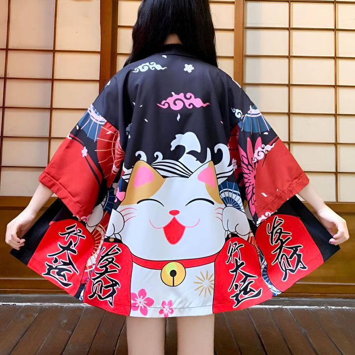 Kimono japonais avec motif chat porte-bonheur Maneki Neko. Vêtements traditionnels japonais à manches larges, idéal pour un style unique.