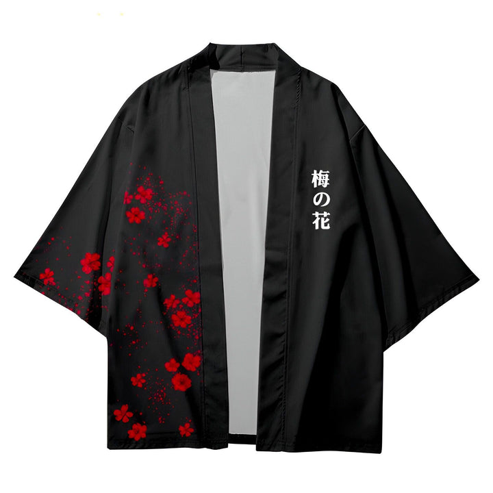 Kimono noir avec motifs floraux rouges et inscription japonaise. Vêtement traditionnel japonais disponible à l'achat. Élégance et style unique.
