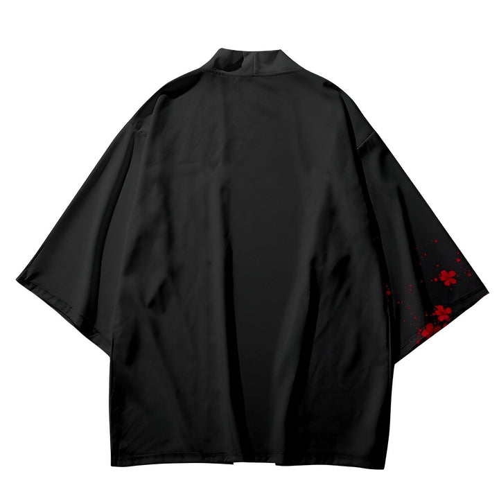 Kimono noir avec motifs floraux rouges. Vêtement japonais traditionnel et moderne. Disponible à l'achat.