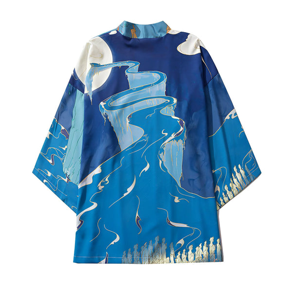Kimono bleu avec motif cascade et lune. Vêtement traditionnel japonais, idéal pour un style unique. Découvrez notre collection de kimonos imprimés et trouvez la pièce parfaite.