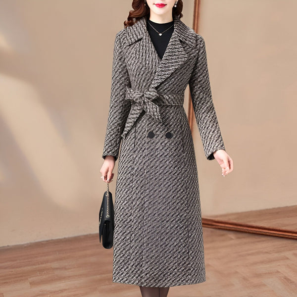 Manteau kimono croisé à carreaux pour femme, noué à la taille. Élégance et style garantis. Découvrez notre collection de kimonos pour toutes les occasions.
