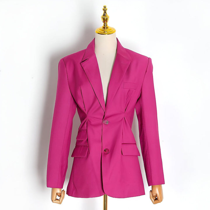 Veste kimono rose vif sur un mannequin, présentée sur fond blanc. Parfait pour un look élégant et audacieux. Découvrez notre collection kimono.