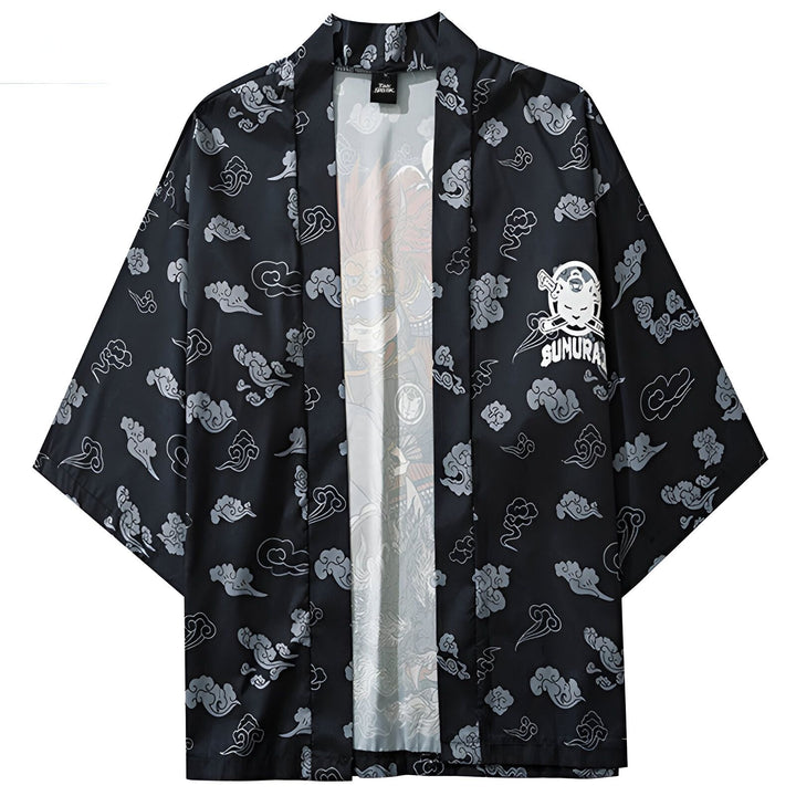Kimono japonais noir à motifs de nuages gris et imprimé intérieur. Vêtement ample et léger, idéal pour un look décontracté et tendance. Découvrez notre collection de kimonos uniques.
