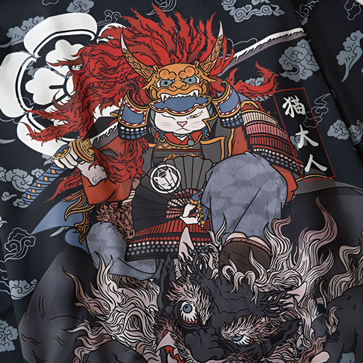 Motif chat samouraï sur kimono. Design japonais unique pour votre style. Découvrez notre collection de kimonos originaux.