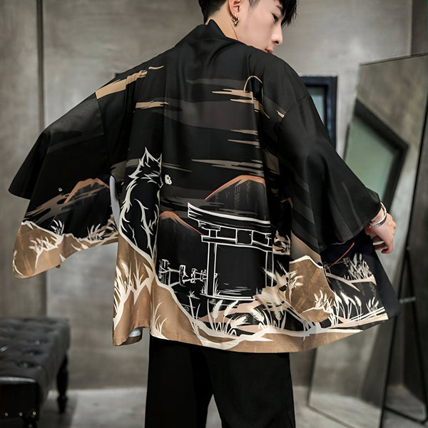 Kimono japonais noir pour homme, motif loup et paysage traditionnel. Vêtement d'extérieur style japonais. Achetez votre kimono unique en ligne.