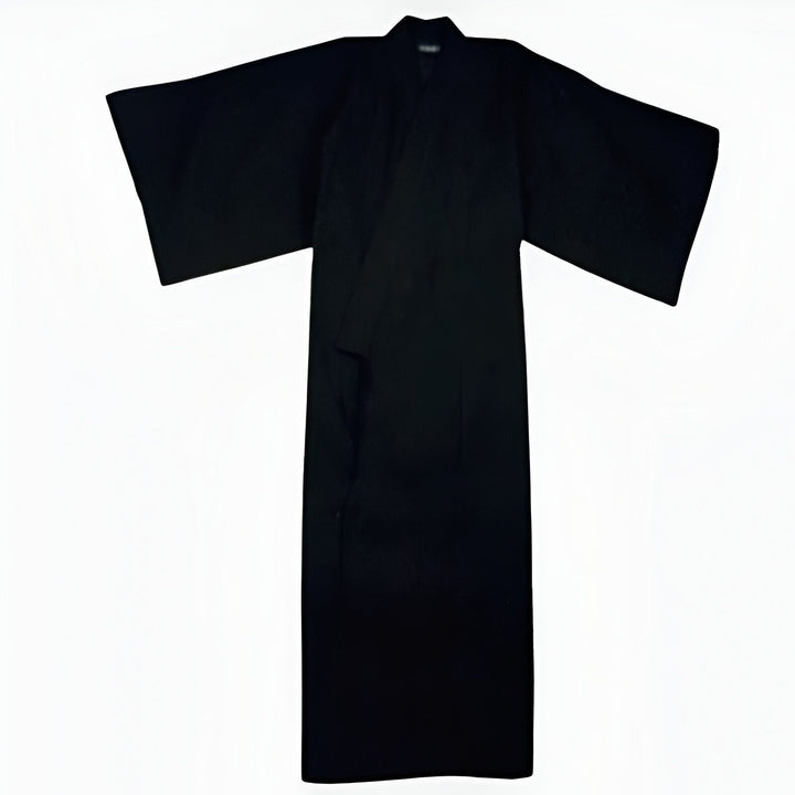 Kimono japonais noir traditionnel à manches larges, vêtement élégant et confortable, disponible à l'achat.