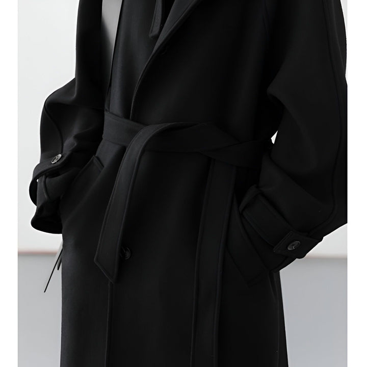 Manteau kimono noir élégant avec ceinture. Vêtement d'extérieur sophistiqué, idéal pour compléter votre look kimono. Découvrez notre collection de kimonos uniques.