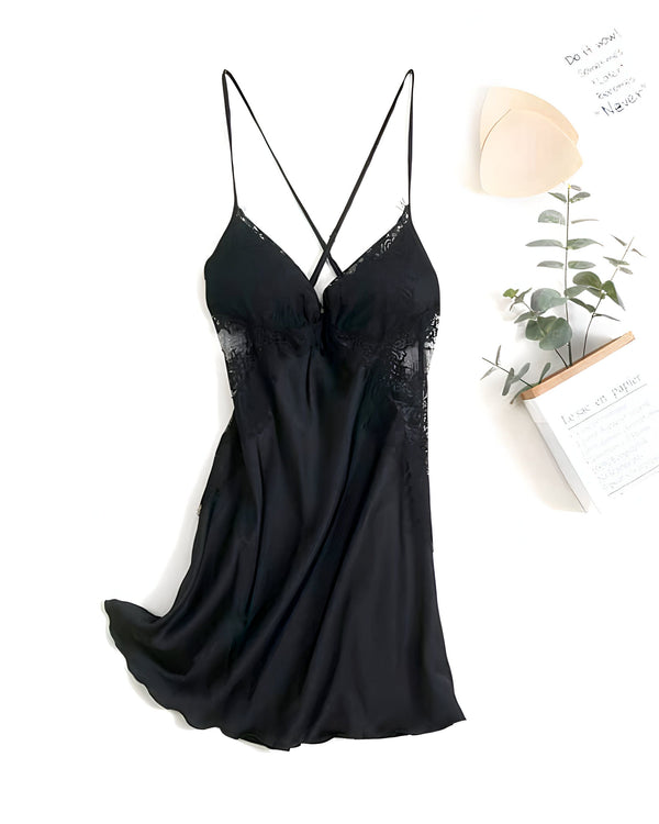 Nuisette noire en dentelle, idéale comme kimono d'intérieur. Lingerie élégante et confortable pour vos moments de détente. Découvrez notre collection de kimonos.