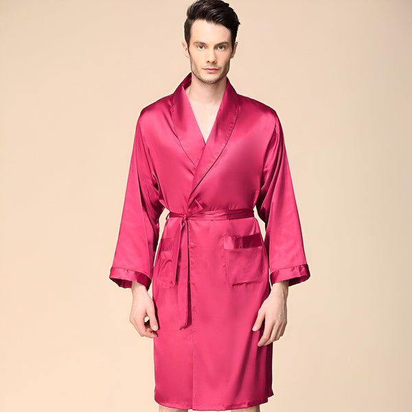 Homme portant un kimono rose. Vente de kimonos de qualité supérieure.