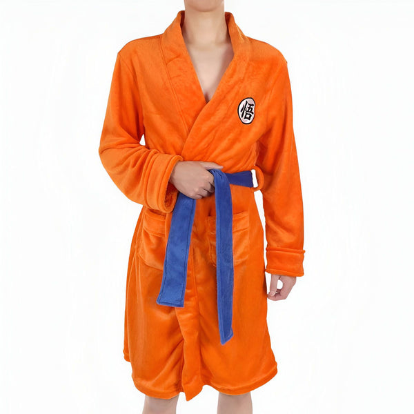 Peignoir orange style kimono avec ceinture bleue. Idéal pour se détendre avec style. Disponible dans notre boutique de kimonos.
