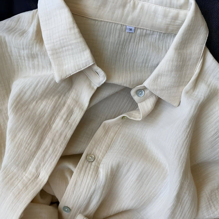 Kimono beige texturé avec col et boutons. Vêtements kimono pour femme.