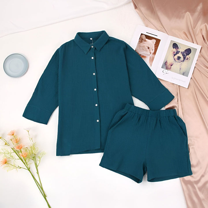 Ensemble kimono bleu sarcelle pour femme, chemise à manches courtes et short. Vêtements d'intérieur confortables et élégants disponibles sur notre boutique en ligne.
