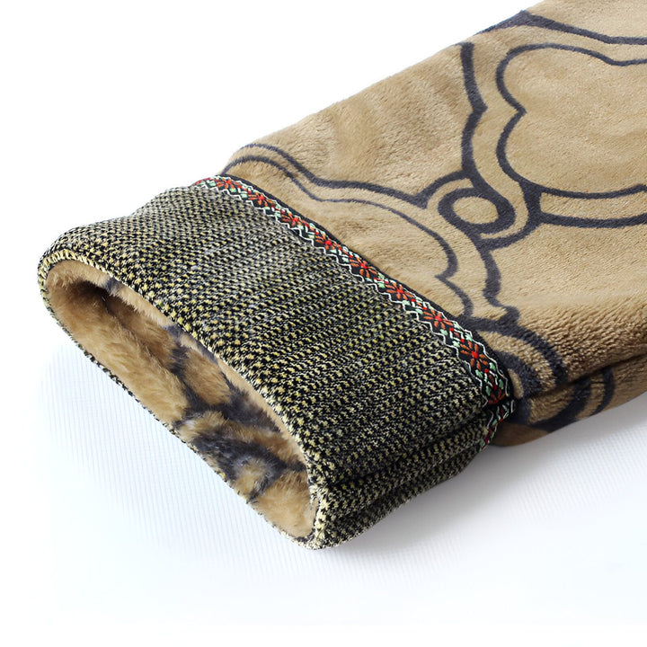 Détail de la manche d'un kimono. Motifs complexes, revers texturé et doublure douce. Idéal pour un style japonais authentique.