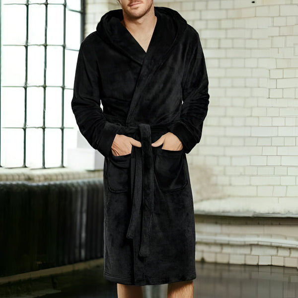 Homme en peignoir kimono noir à capuche. Confort et style luxueux. Découvrez notre collection de kimonos élégants.