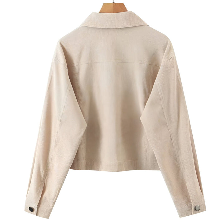 Dos d'une veste kimono beige en velours côtelé sur un cintre. Parfait pour compléter votre garde-robe de kimonos.