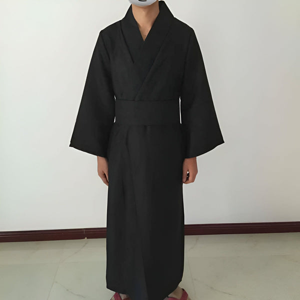 Kimono noir traditionnel avec obi. Découvrez notre collection de kimonos japonais authentiques.